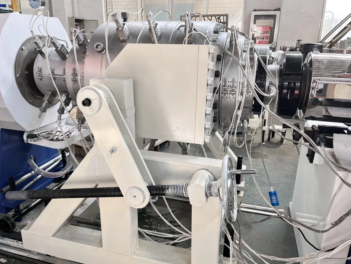 Tubería de PVC UPVC de alta calidad línea de producción de plástico con automático Precio de la máquina de pelado de PVC
