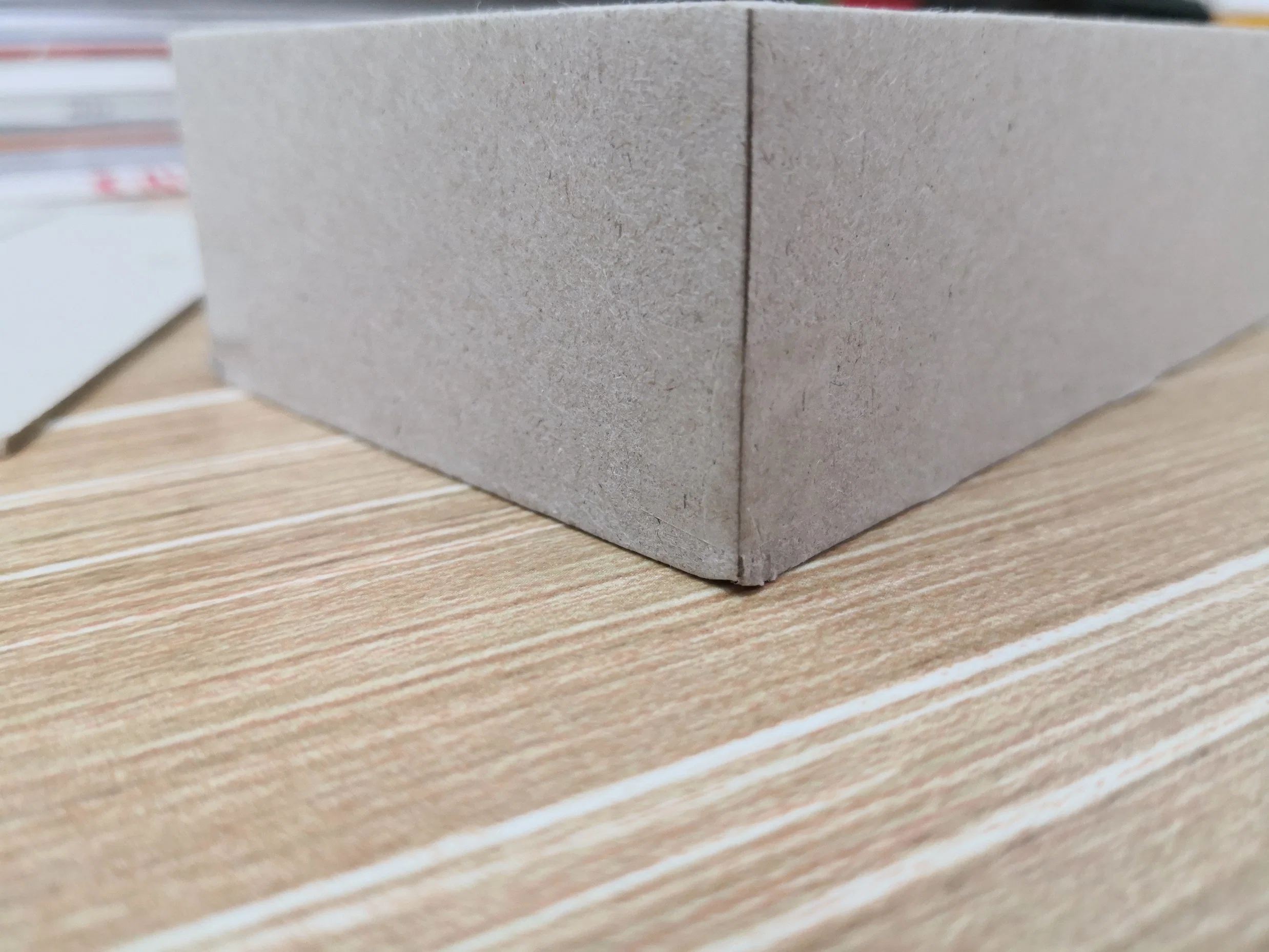 Make High-End Boxes Special Pick up and Wrapping System Can Use The Carton Paper to Wrap The Inner Box Can Make Big Size Box, Such as 600*400mm, and The Height