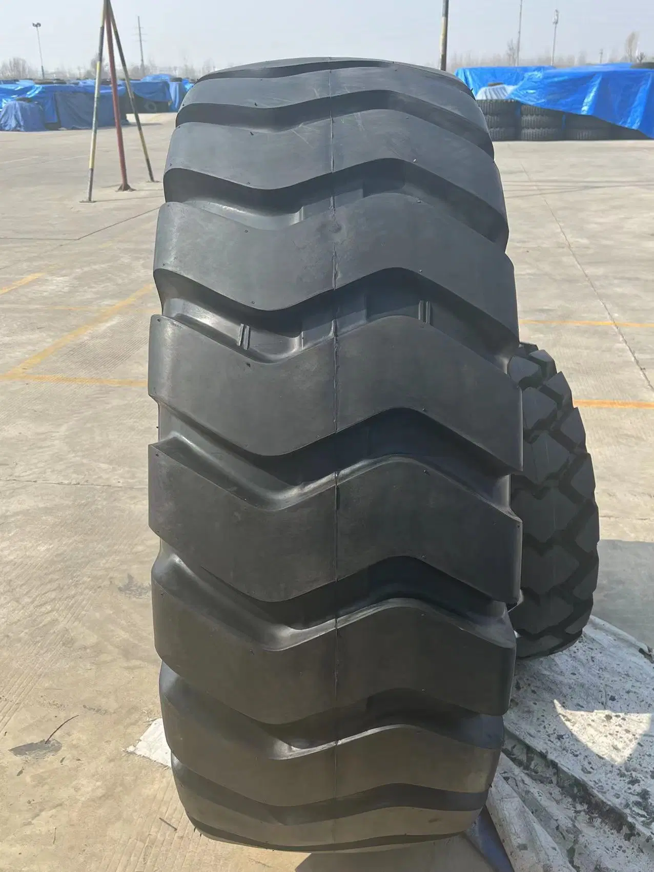 E3/L3 Wheel Loader Bias Tyres 16/70-20 16/70-24 17.5-25 Tube Type with Inner and Flap Mini Wheel Loader Llanta Tires