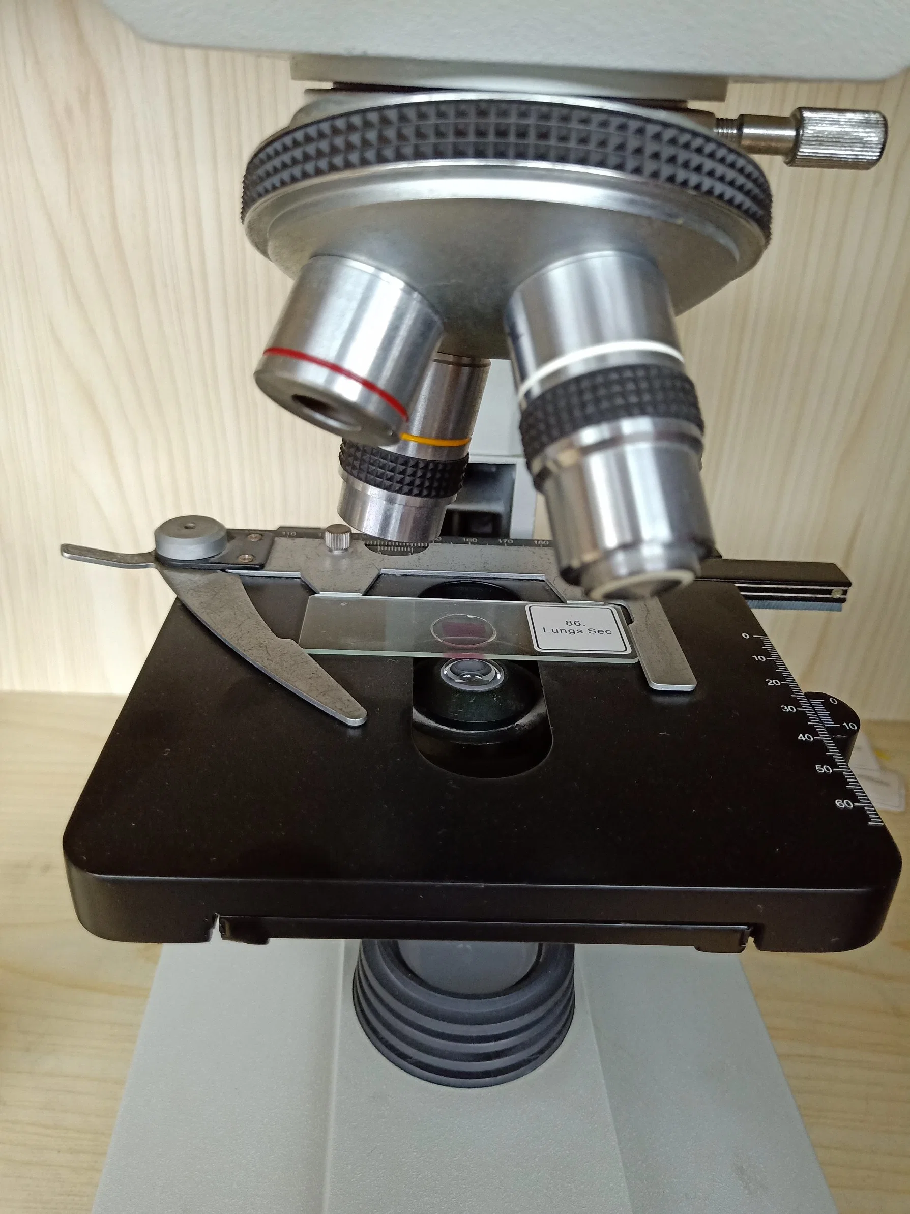 La ciencia microscopio binocular Factory MC-100FL.