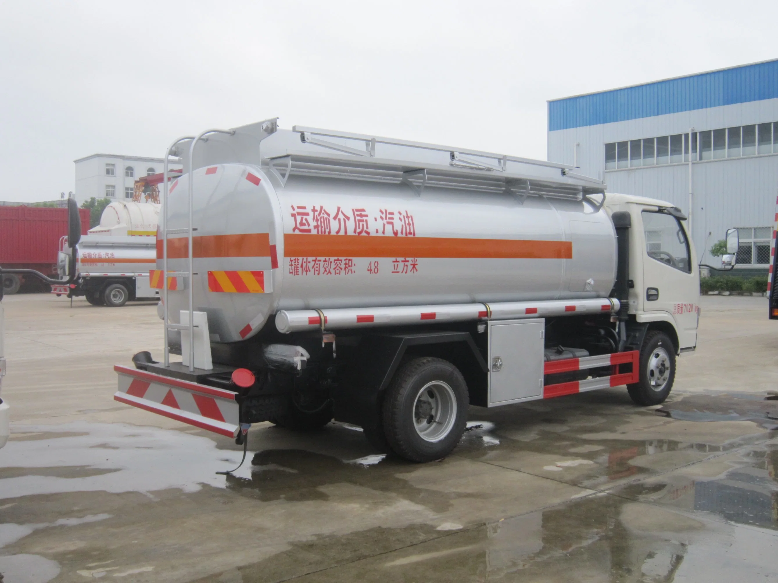 Combustible Dongfeng Bowser 5000-8000L camión tanque de aceite combustible para la Dispensación Refueller 4X2 / 4X4 /DG/Rhd