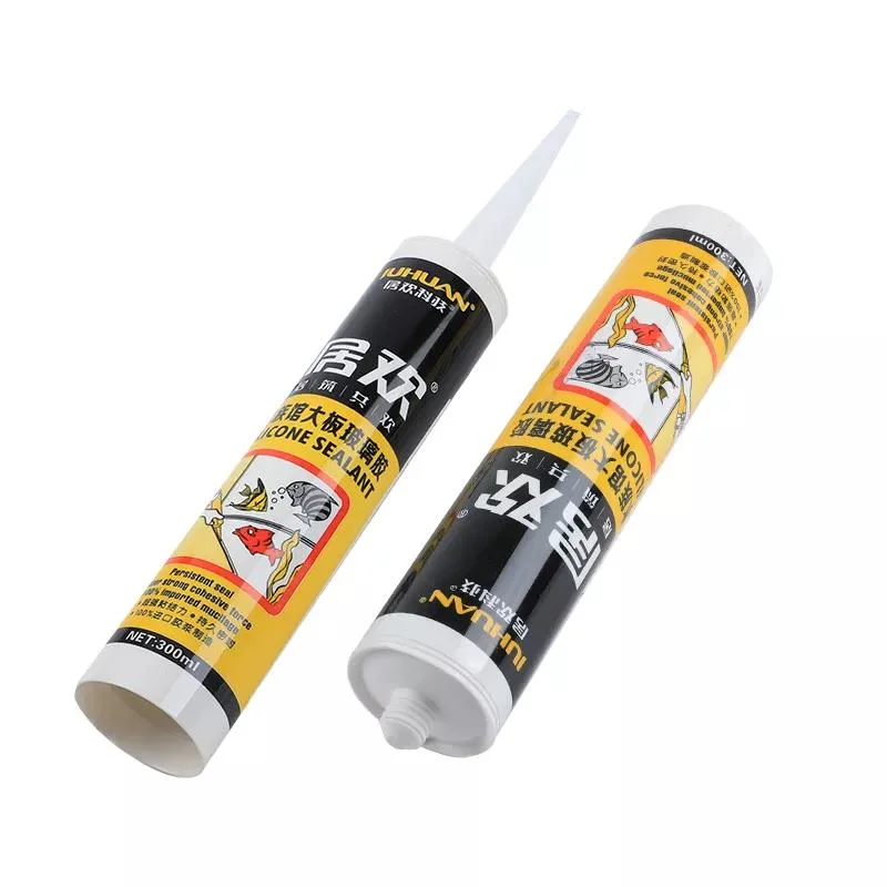 Mastic silicone transparent acétique pour fenêtre en verre.