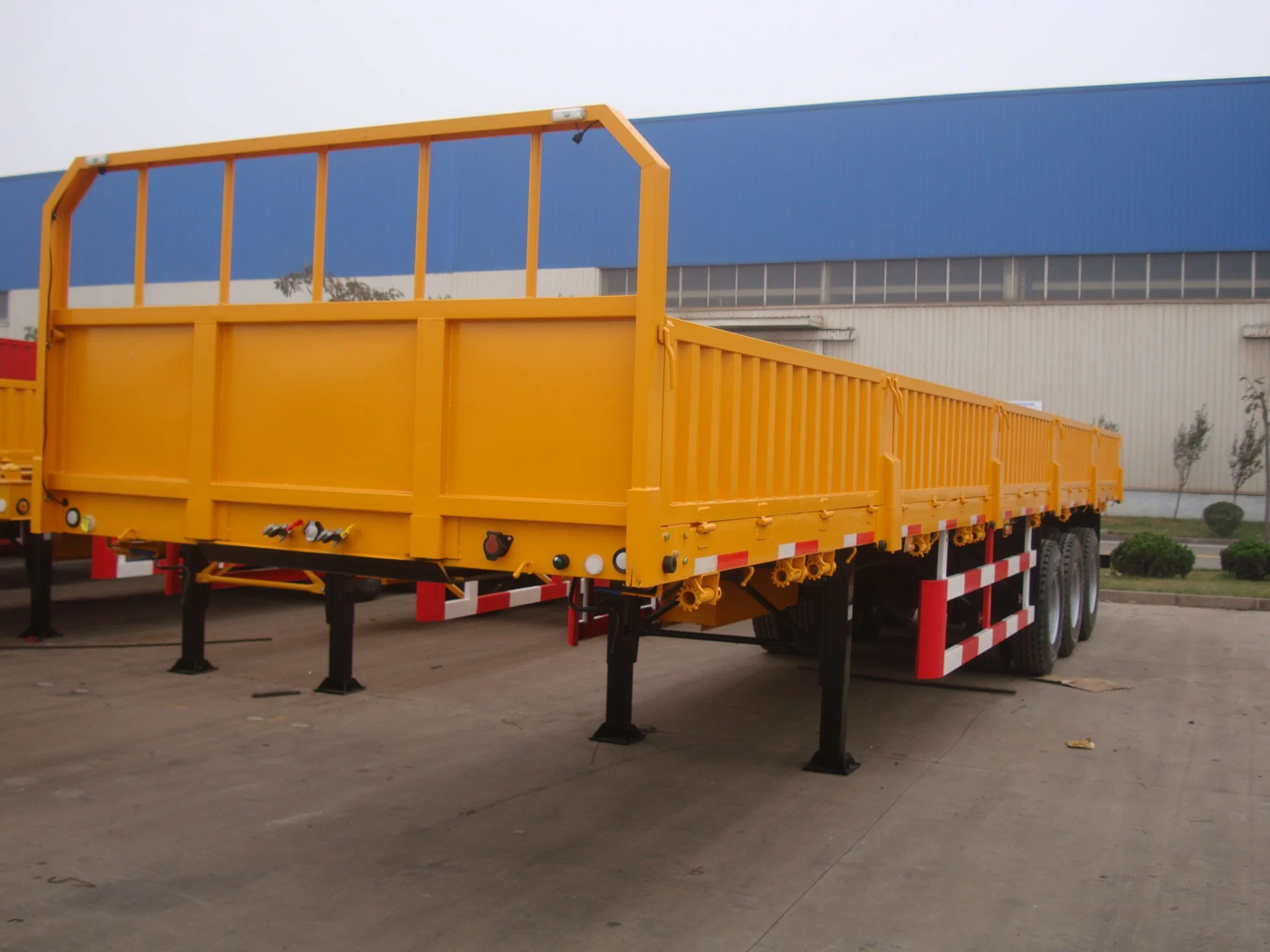 Low Price Cargo Side Wall Truck and Trailer for Multipurpose 3 Axles 60ton Steel Pipe Transport Flatbed Cargo Semi Trailer
