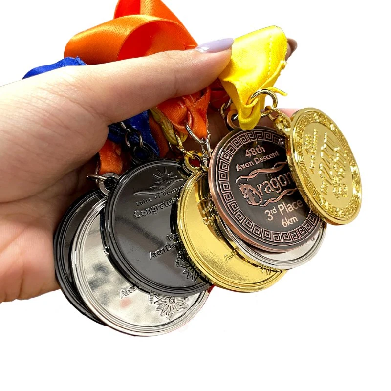Oro Plata Bronce Metal Deportes Trofeo Fabricante de la Medalla en Medallas y trofeos de China simple Custom Logo