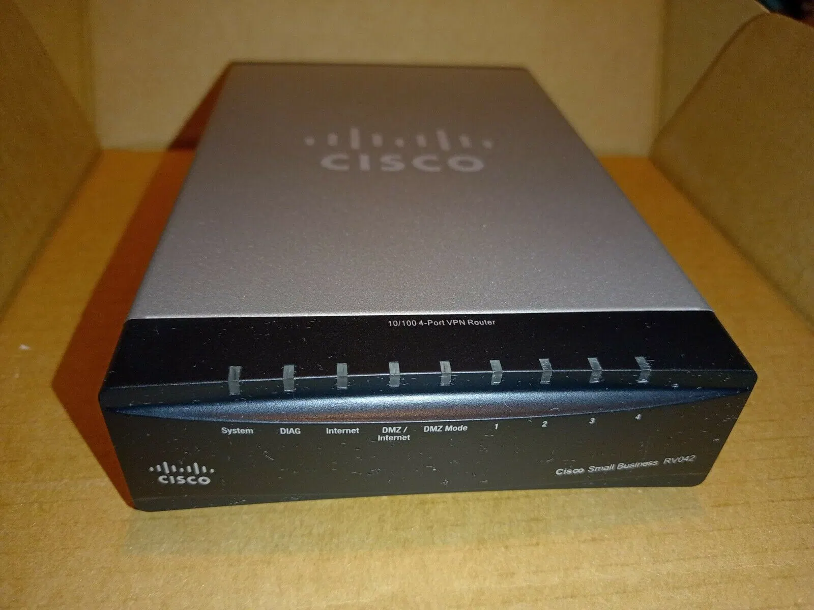 Cisco, Small Business, RV042, 10/100, 4-Port VPN, Router