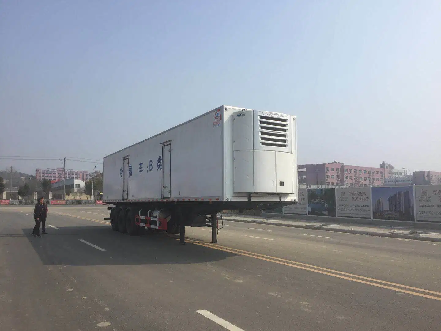 Factory Price 3 Axles Reefer Cold Frozen Cargo Van Transport Refrigerator Trailer for Sale