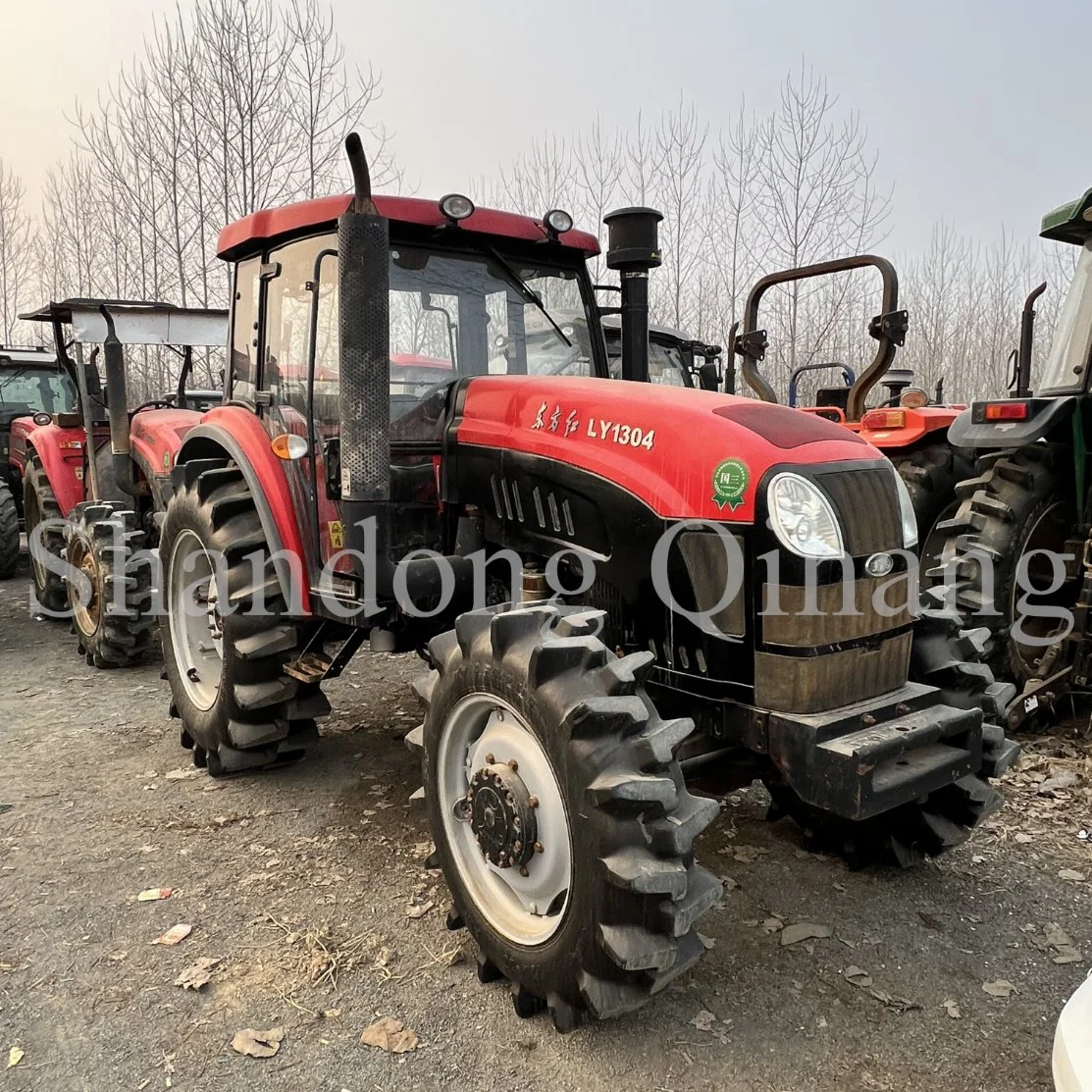 CE Approved Dq1304A 130HP 6 Cylinder Yto Engine 4X4 4WD Paddy Tire Agricultural Wheel Farm Tractor with Cabin for Sale