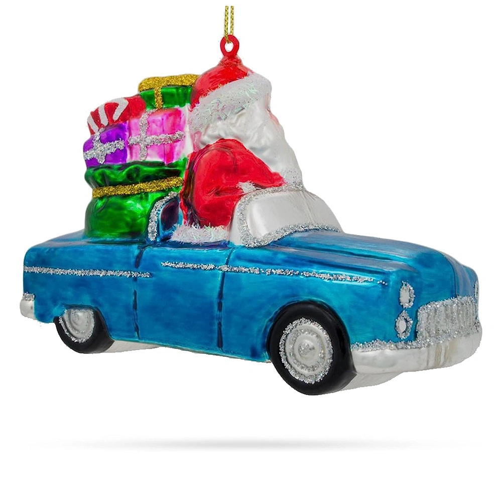 Santa dans une voiture décapotable de l'artisanat de verre plein de cadeaux de Noël en verre de l'ornement