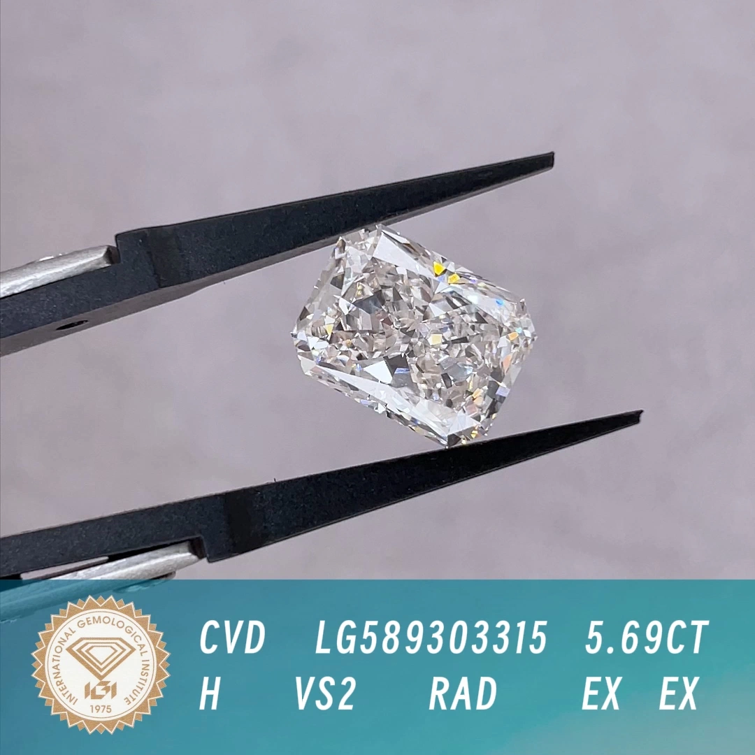 Diamantes cultivados em laboratório com corte retangular.
