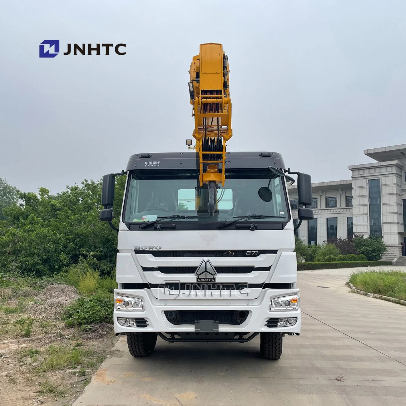 HOWO 371HP Flatbed Body 5-10tons Self Loading Crane Truck