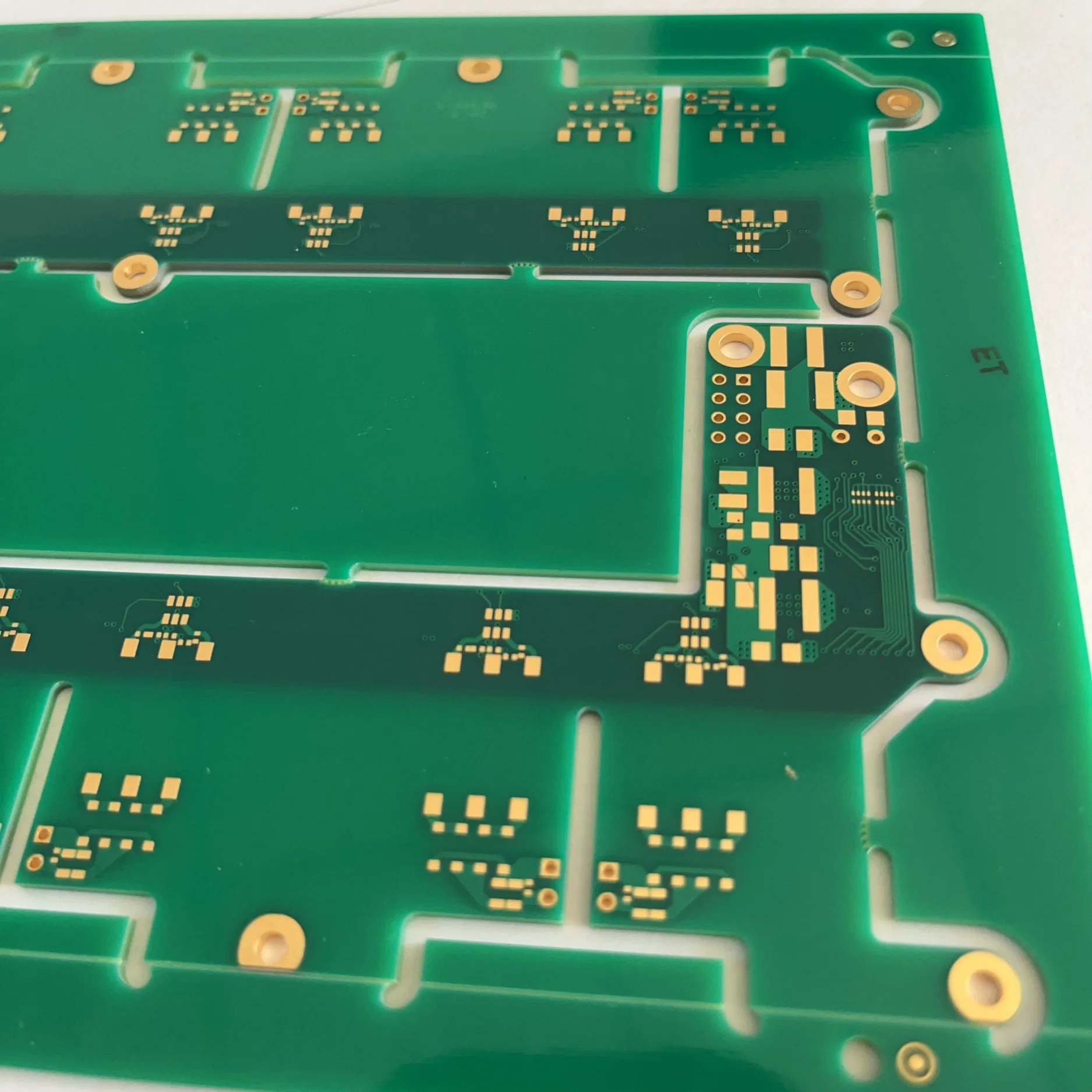 Servicio de diseño y fabricación de PCB para el montaje del inversor UPS