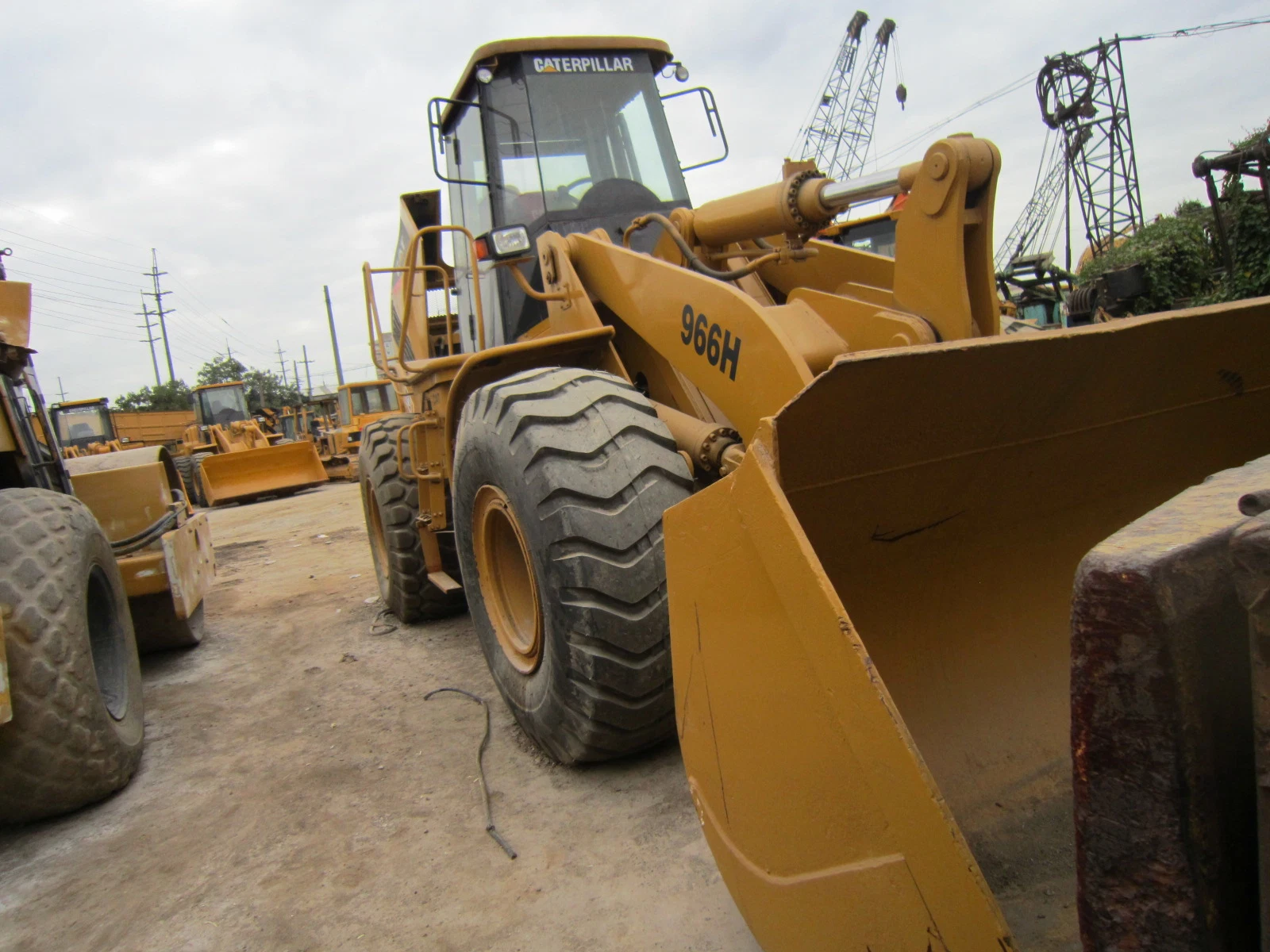 Usa la pala de ruedas Caterpillar 966h de la construcción de maquinaria