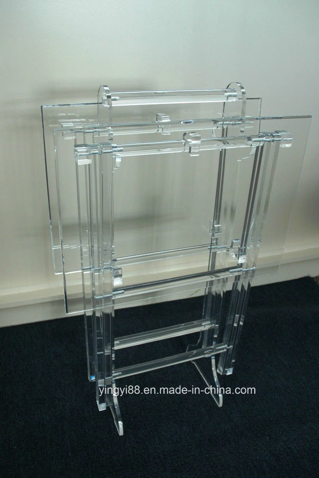 Klares Acryl Lucite Plexiglas Set von 2 faltbaren TV Snack Fächer mit Ständer