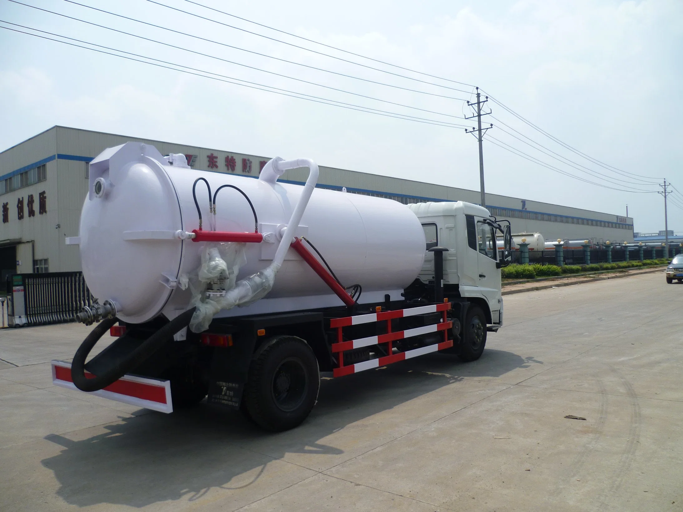 New Arrival Dongfeng Cummins 190HP 10m3 Septic Suction Vacuum Truck Fecal Cesspit Tank Truck Price