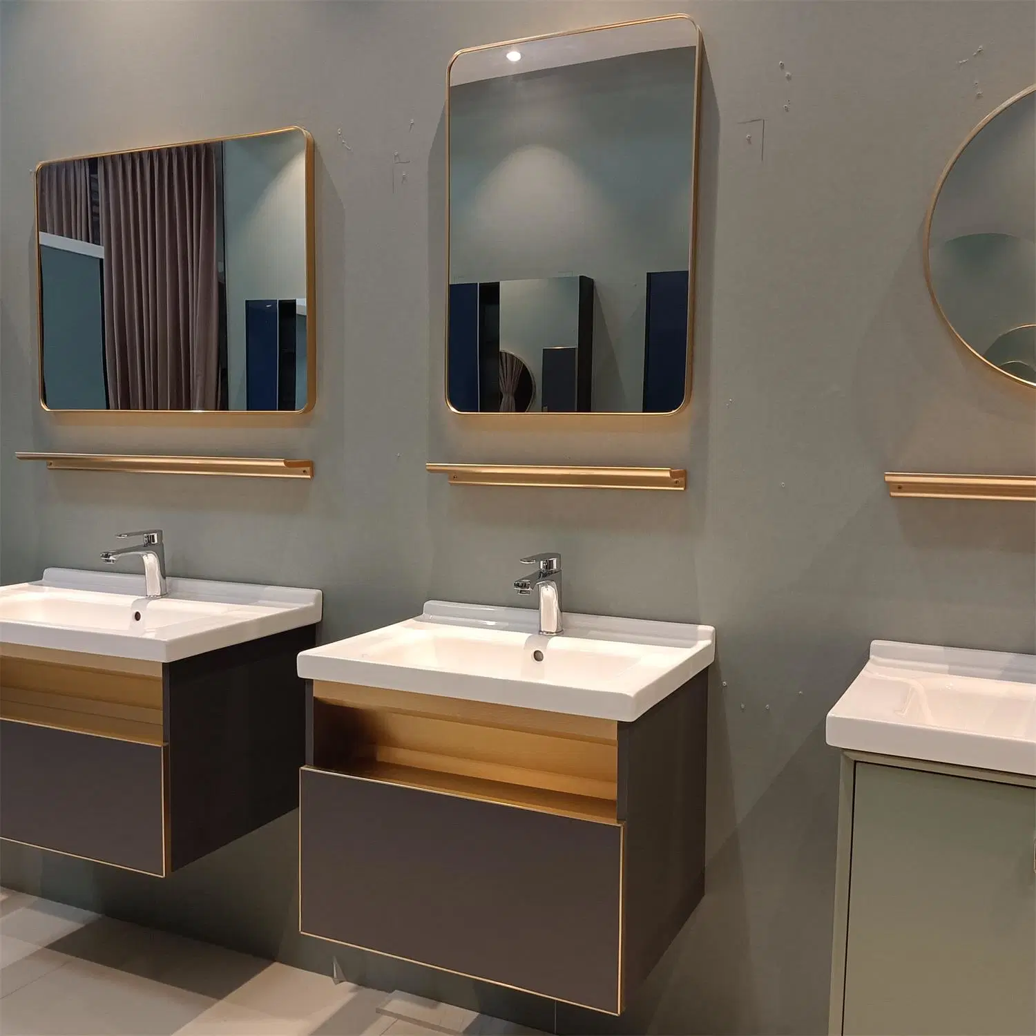 Tiroir de rangement salle de bains luxe Golden Vanity Cabinet établit avec le verre miroir, étagère