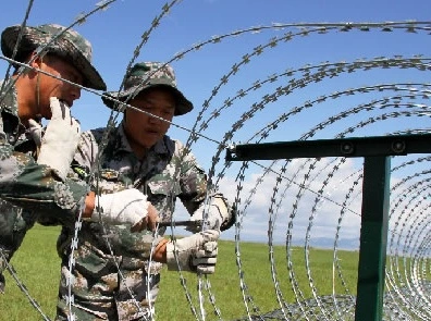 Temporary Fencerazor Barbed Wire Fence