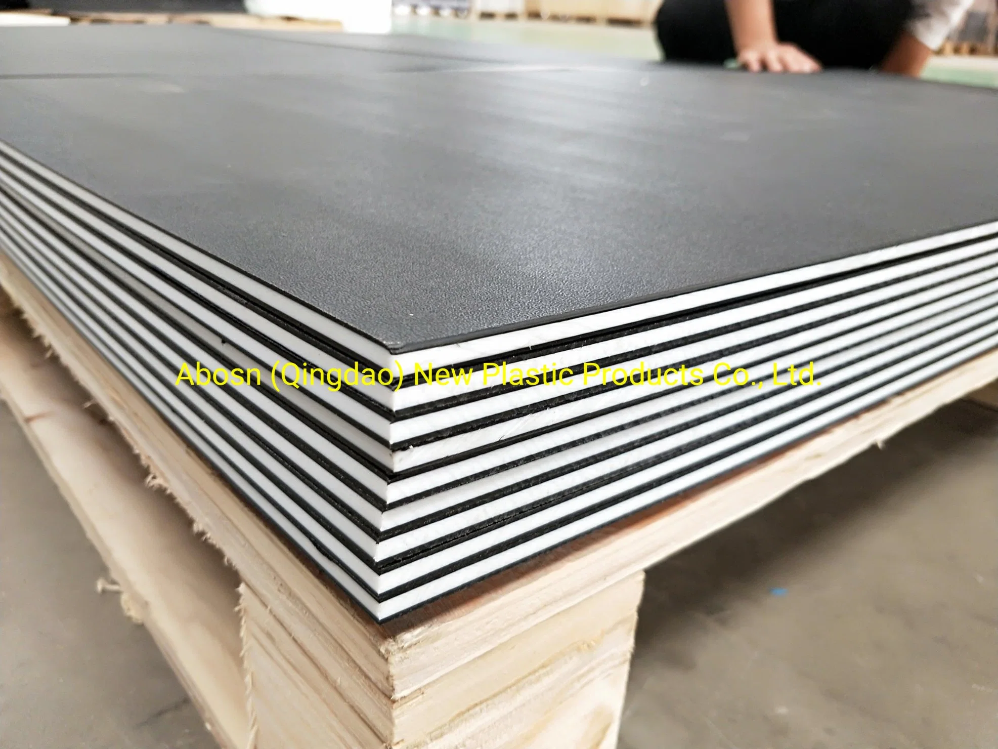 19mm Thickness UV Stable 3 Layers 4 X 8 Dual Color HDPE Sheet