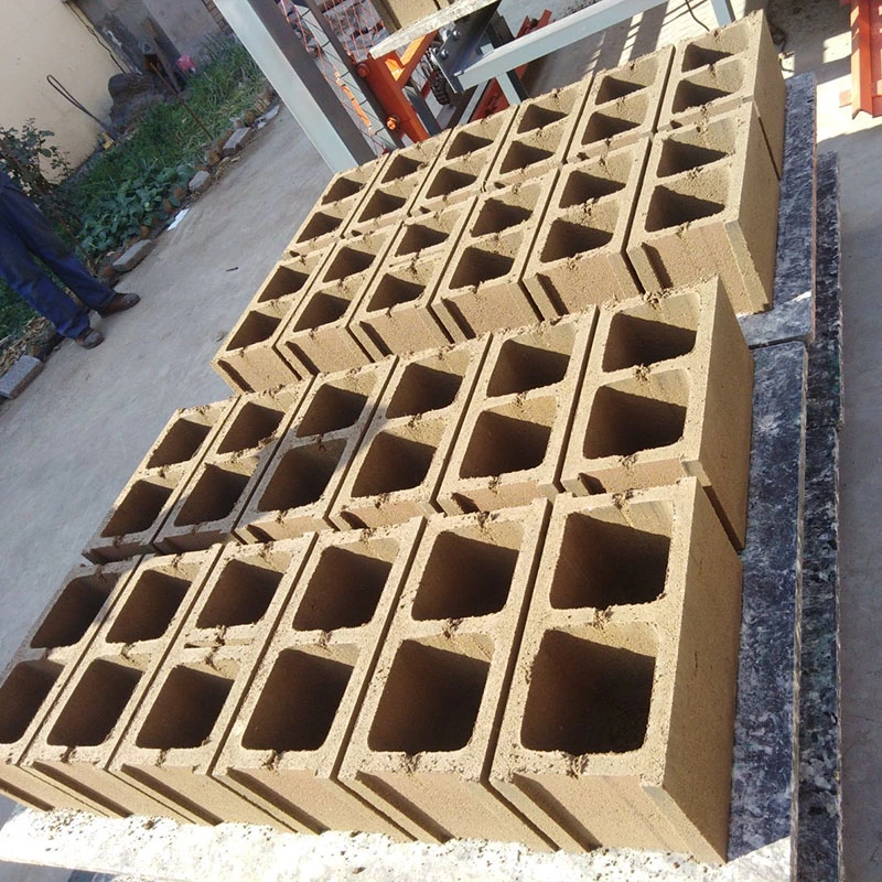 Machine de bloc creux de haute qualité Qt8-15 Machine de fabrication de briques en béton ciment fabricant en Jamaïque.