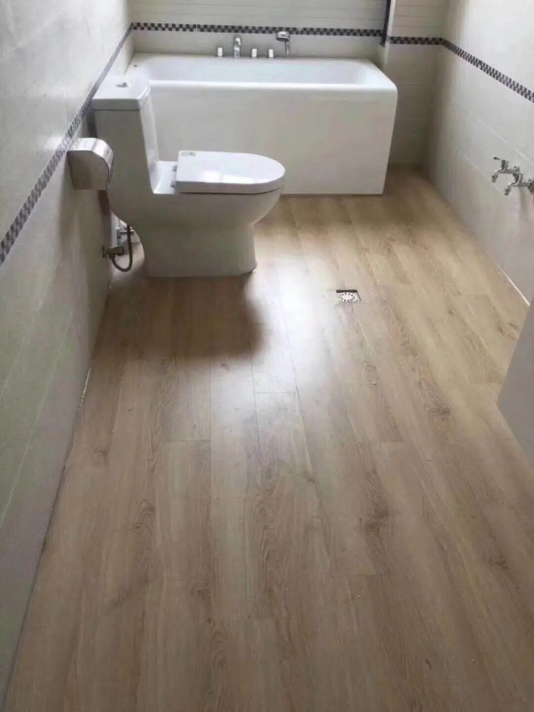 Núcleo rígido de folha de PVC Flooring Spc ladrilho de vinil Lvt Spc Flooring