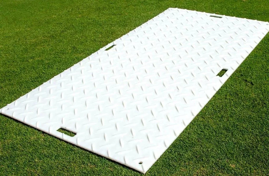 Le tapis de sol de la protection en plastique HDPE déplacement aisé des routes de masse le tapis de protection