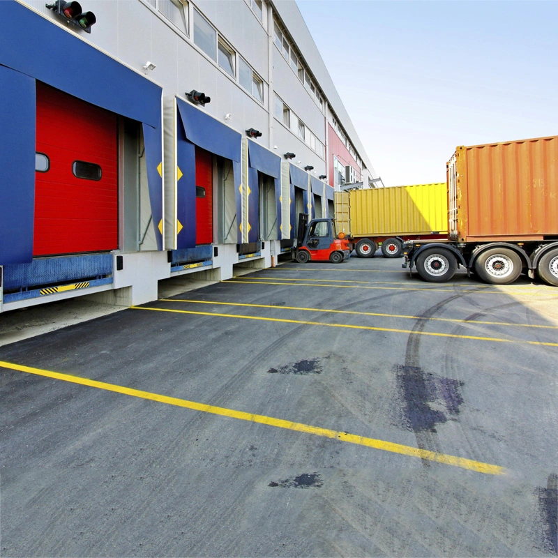 Porte sectionnelle extérieure en métal automatique à enroulement industriel pour chambre froide, entrepôt et quais de chargement.