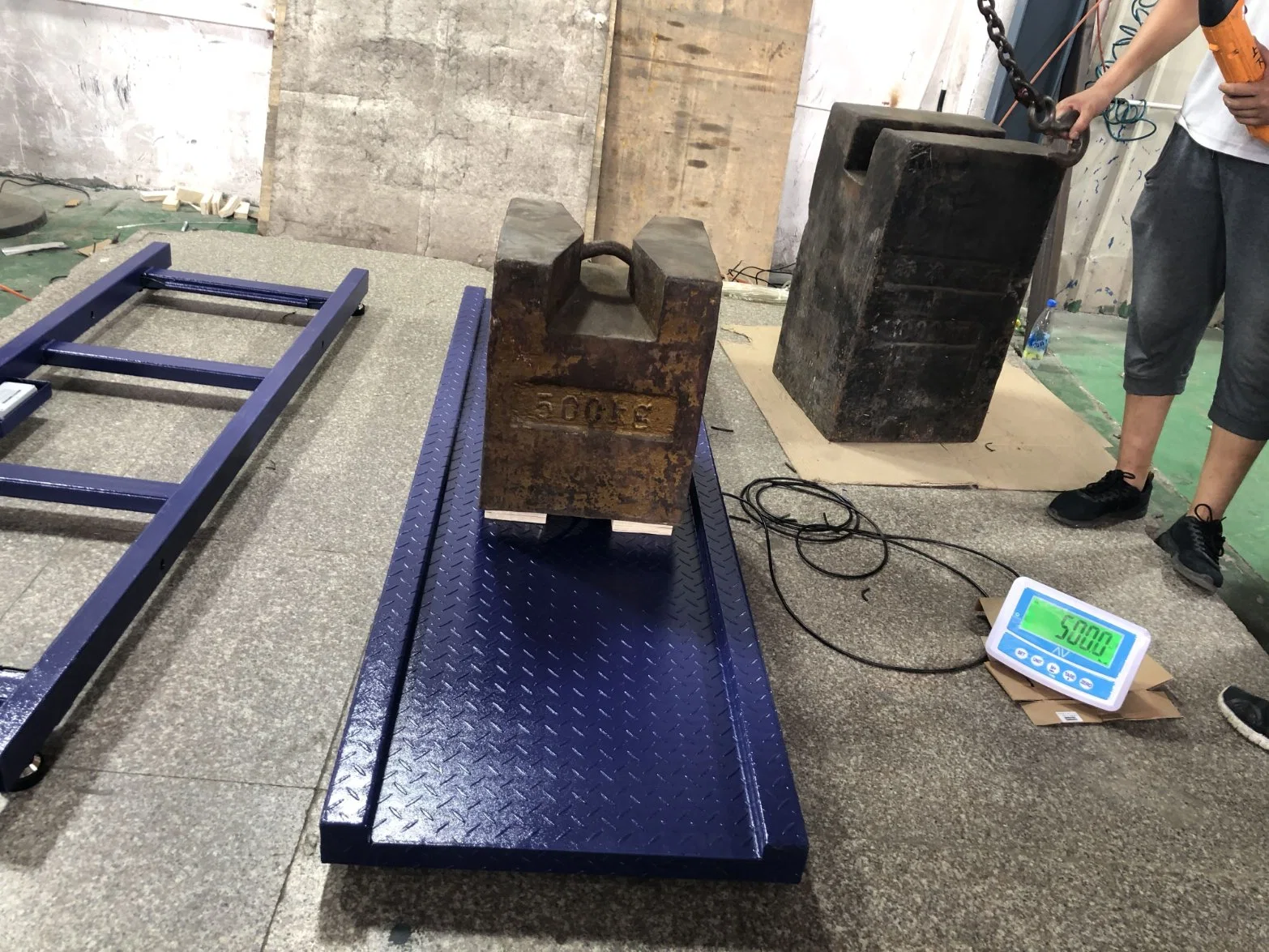 MID-Steel Floor Scale to Weighing Animal Size Capacity 1.5t Division 1kg Size 2m*0.66m