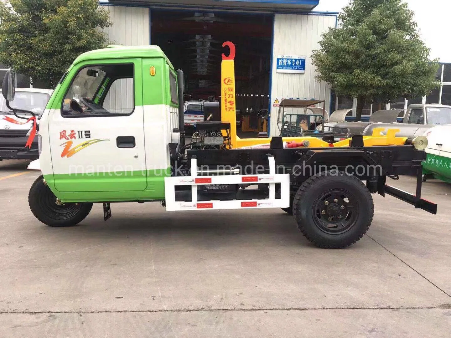 New 3-Wheelers 2ton Roll Arm Container Garbage Truck Hooklifter Pick-up Trucks for Sale