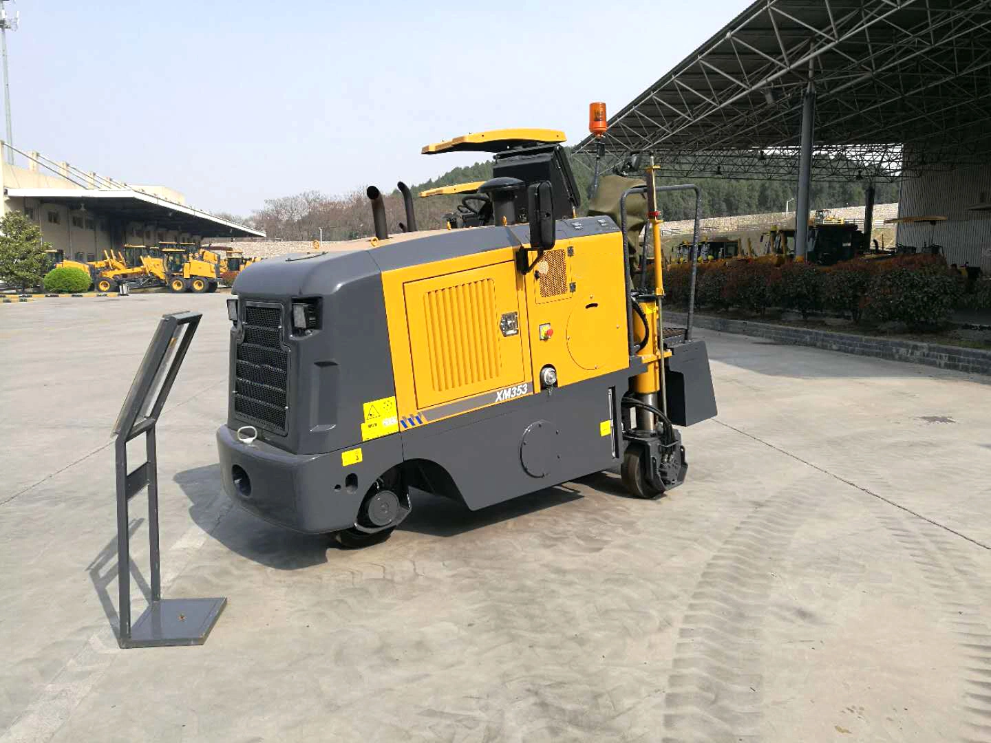 Small 500mm Xm503K Road Cold Milling Machine for Asphalt Remove