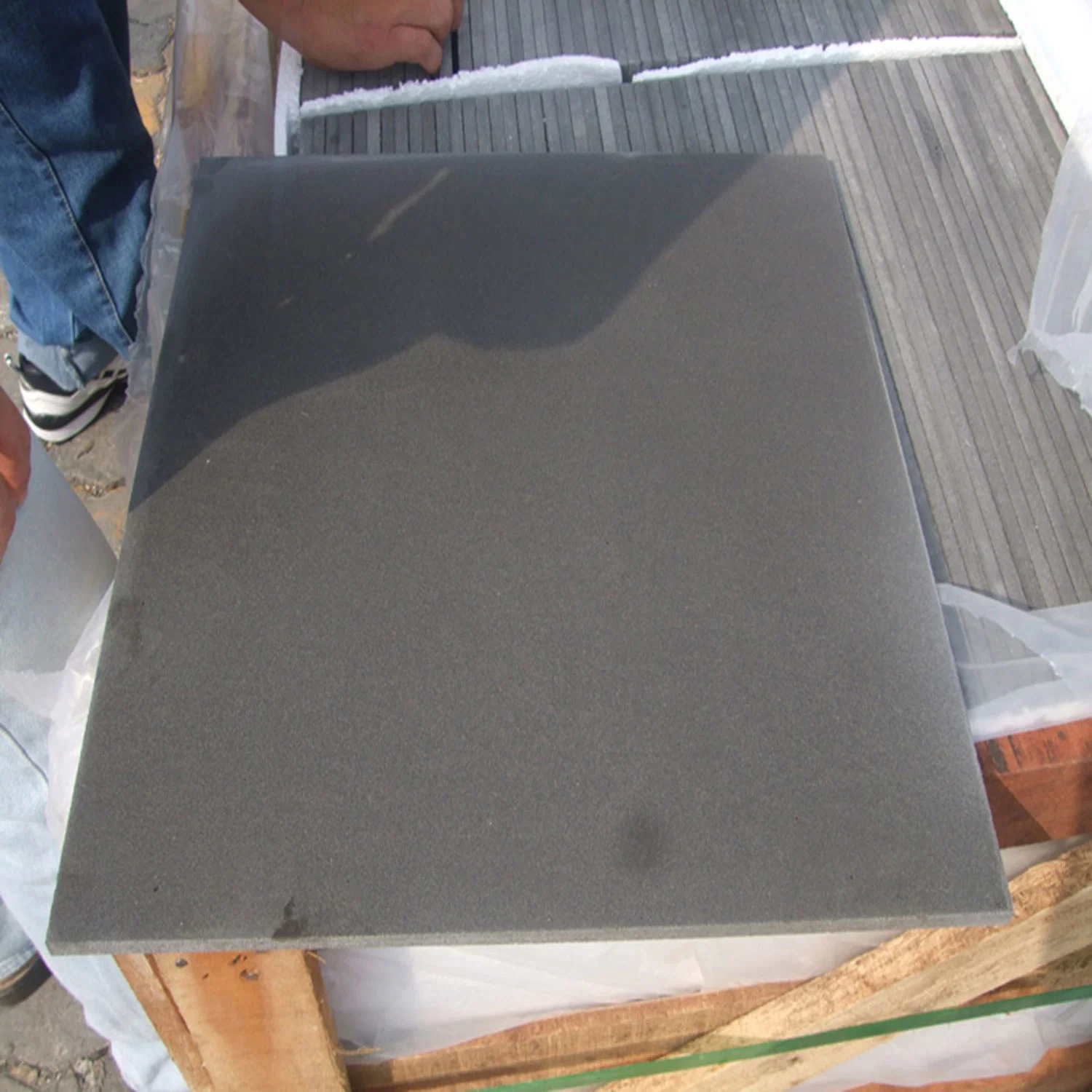 Chinese Natural Hainan Black Grey Andesite Stone for Flooring Tile