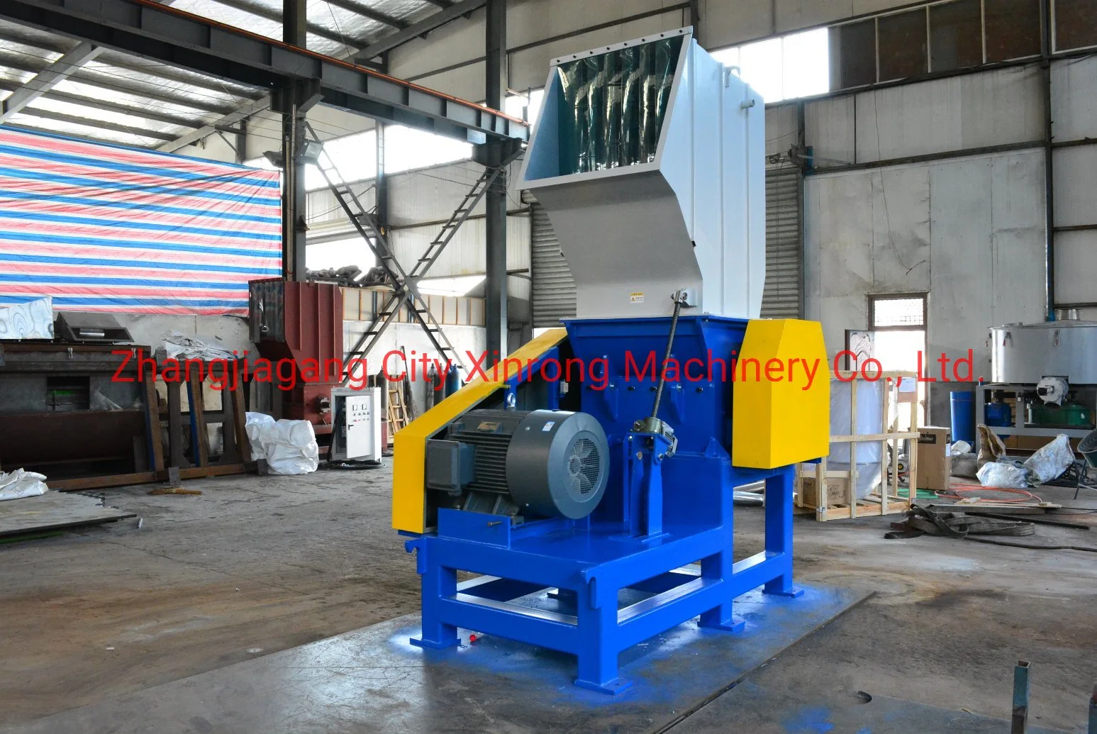 PP Bags Crusher/Non-Woven Bags Crusher/Films Crusher/High Efficiency Low Noise Plastic Granulator Crusher Machine for Pipe/Film/Bottles/Sheet/Plastic Recycling