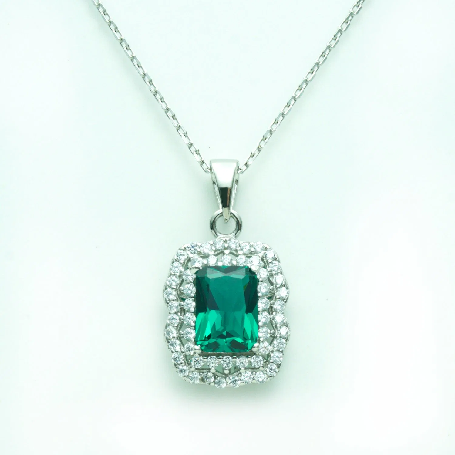 Hot Custom Fashion S925 Silver Jewellery Square Emerald Pendant Neckace for Women