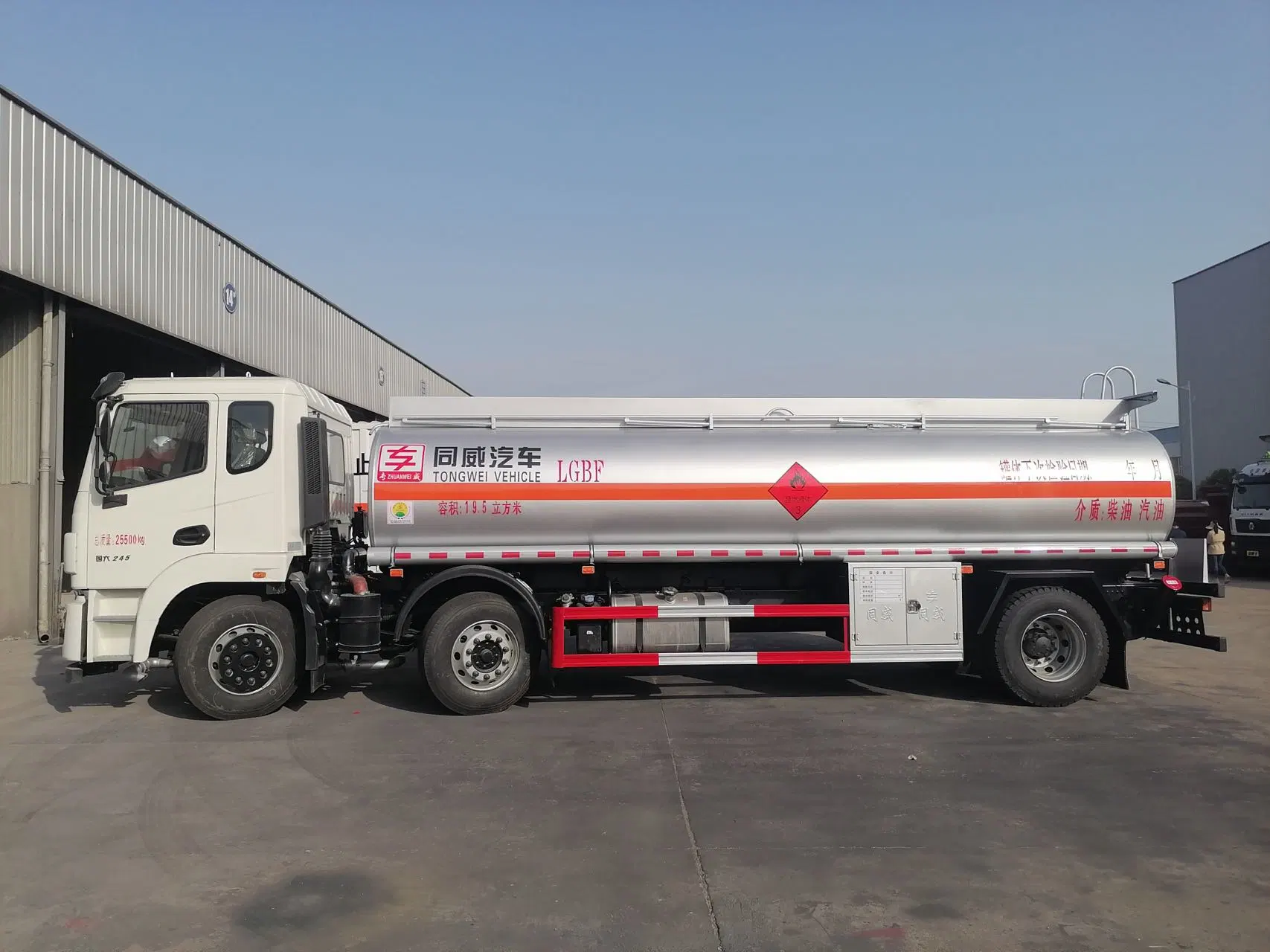 Транспортный бак дизельного топлива Dongfeng 6X2 Super Large Capacity 20000-25000ll Грузовик