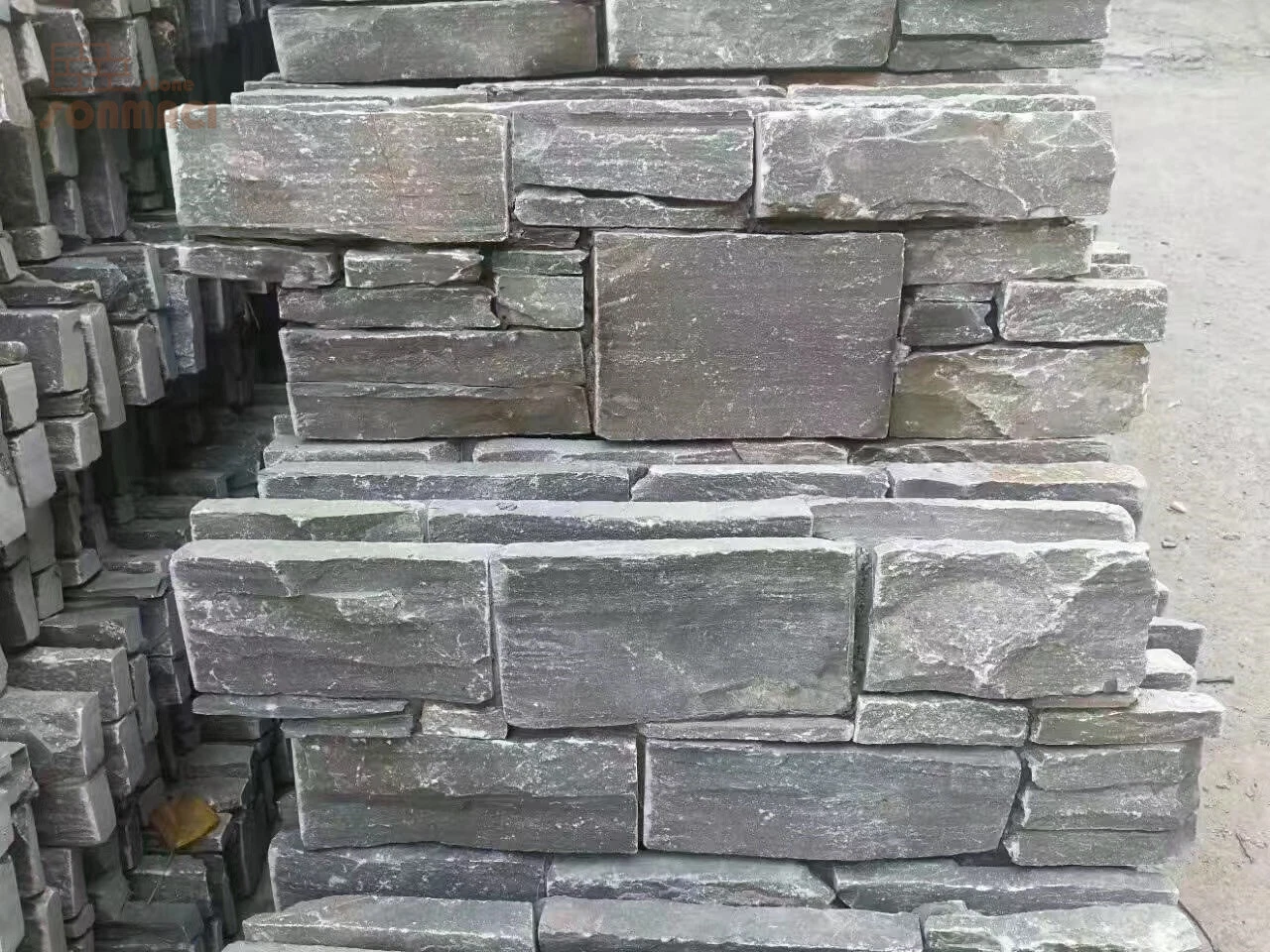 Natural de pizarra negra de piedras apiladas de paneles para la Decoración de pared