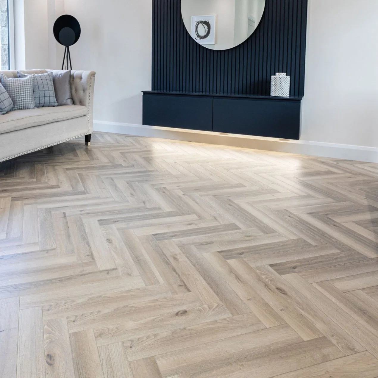 Chine Vente en gros HDF MDF 8mm-12mm chevrons SPC/PVC/LVT/Luxury Plak/Planks en vinyle plastique Bois technique/parquet en bois/carrelage en stratifié/carreaux