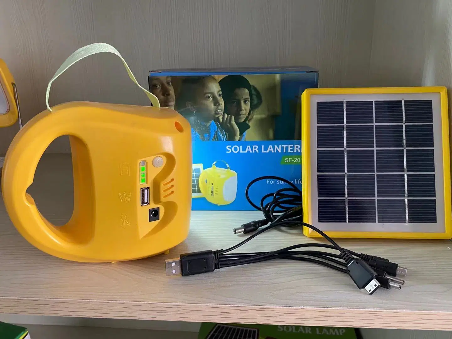 Lanterne solaire LED rechargeable Camping SF-201 avec chargeur de téléphone mobile