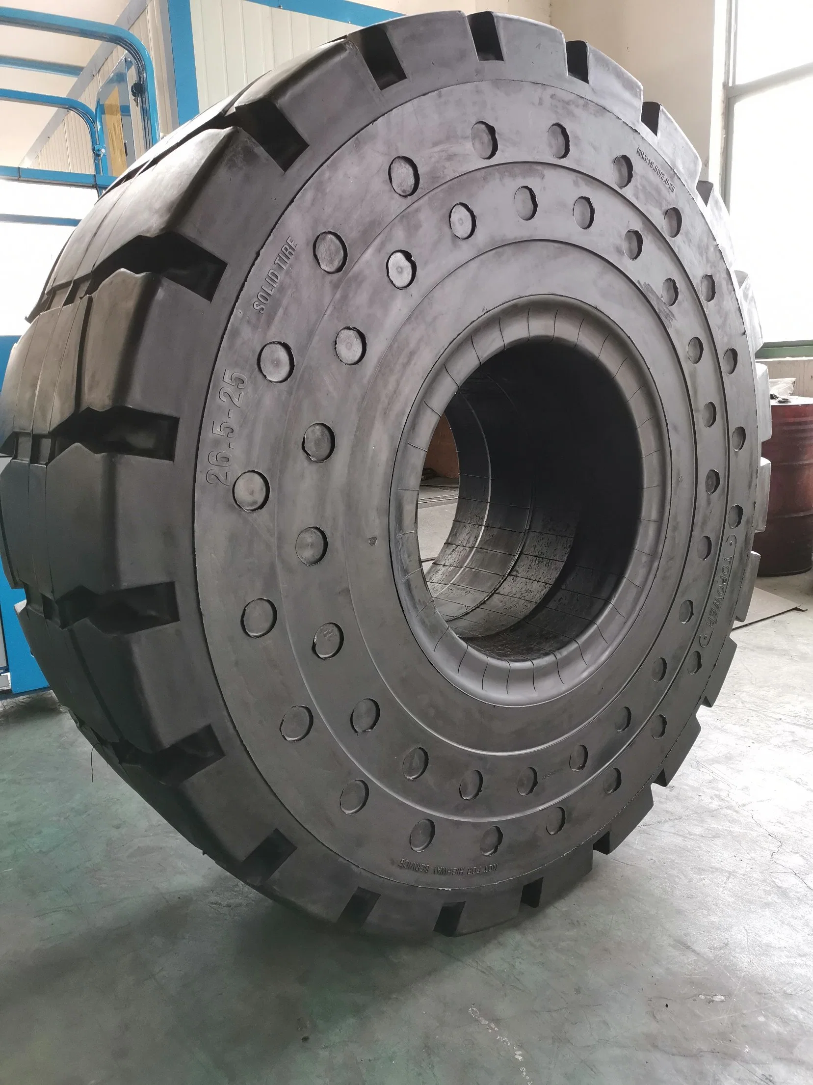 Hohe Belastbarkeit OTR Reifen Gummi Solid Reifen Industriereifen Off-the-Road-Reifen (26.5-25 26.5X25)