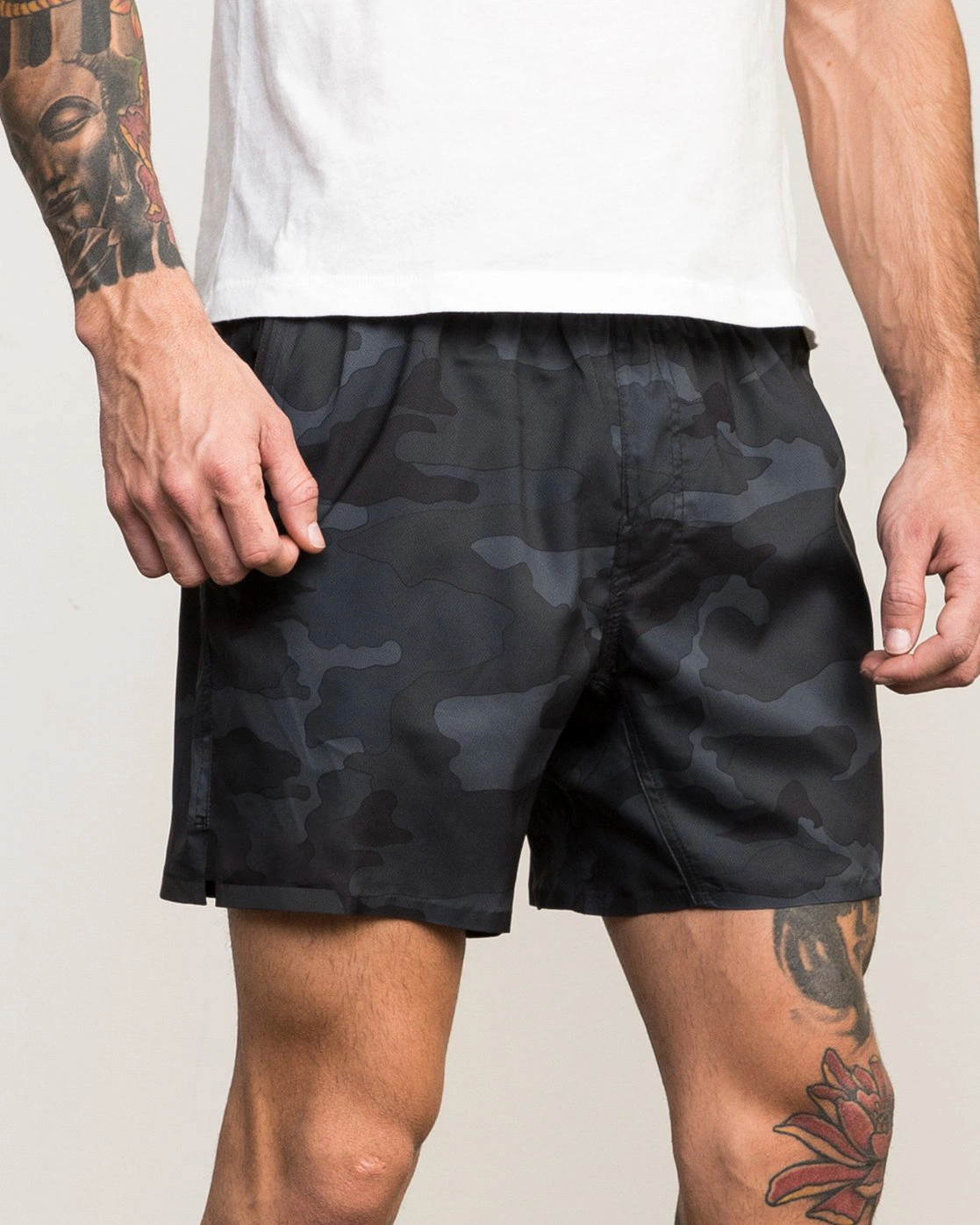 Mens de moda pantalones cortos Deportes de la impresión de camuflaje funcional