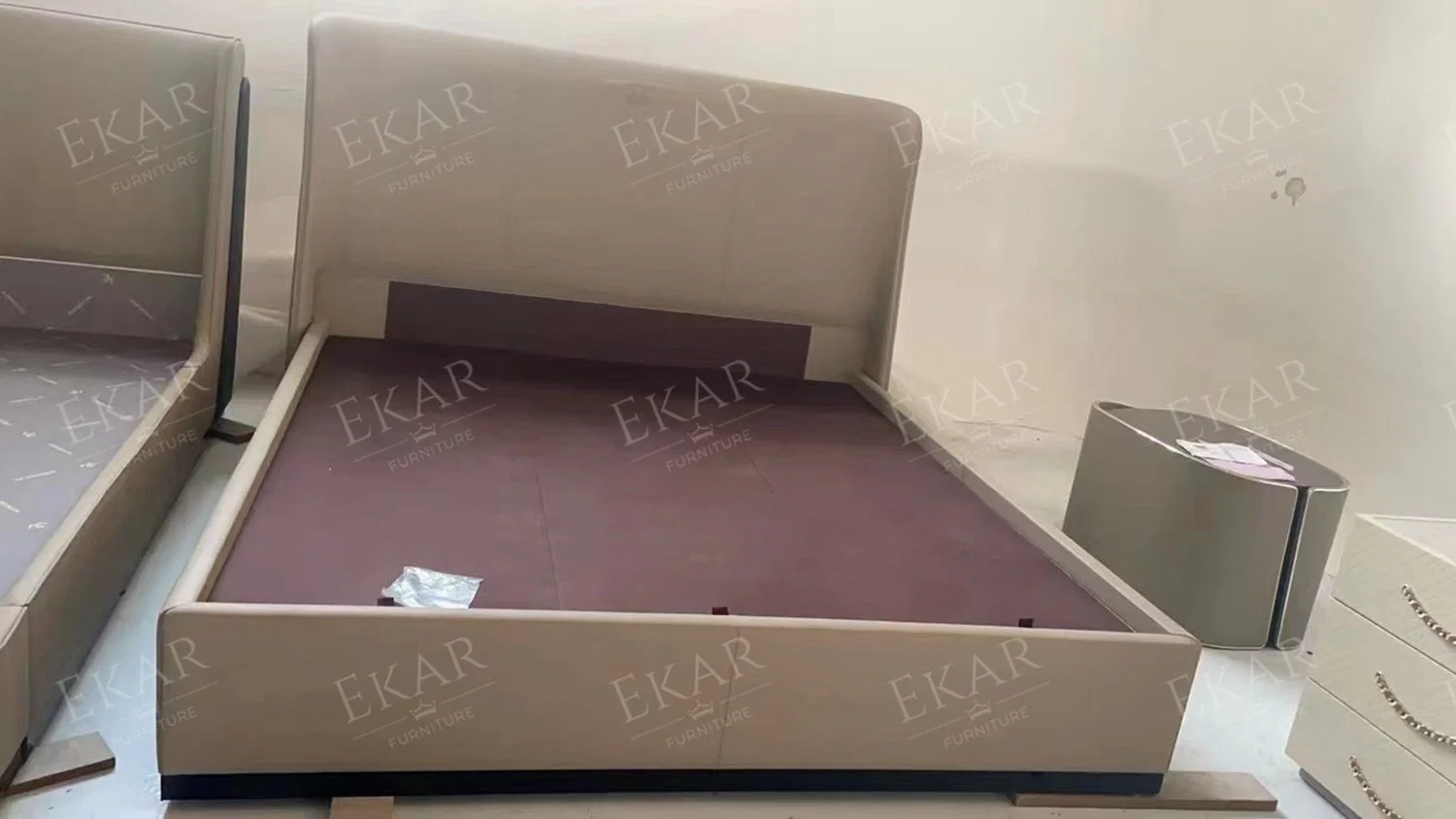 Mobiliario de dormitorio moderno de gama alta con tapizado, tamaño queen, Royal Cama Wings