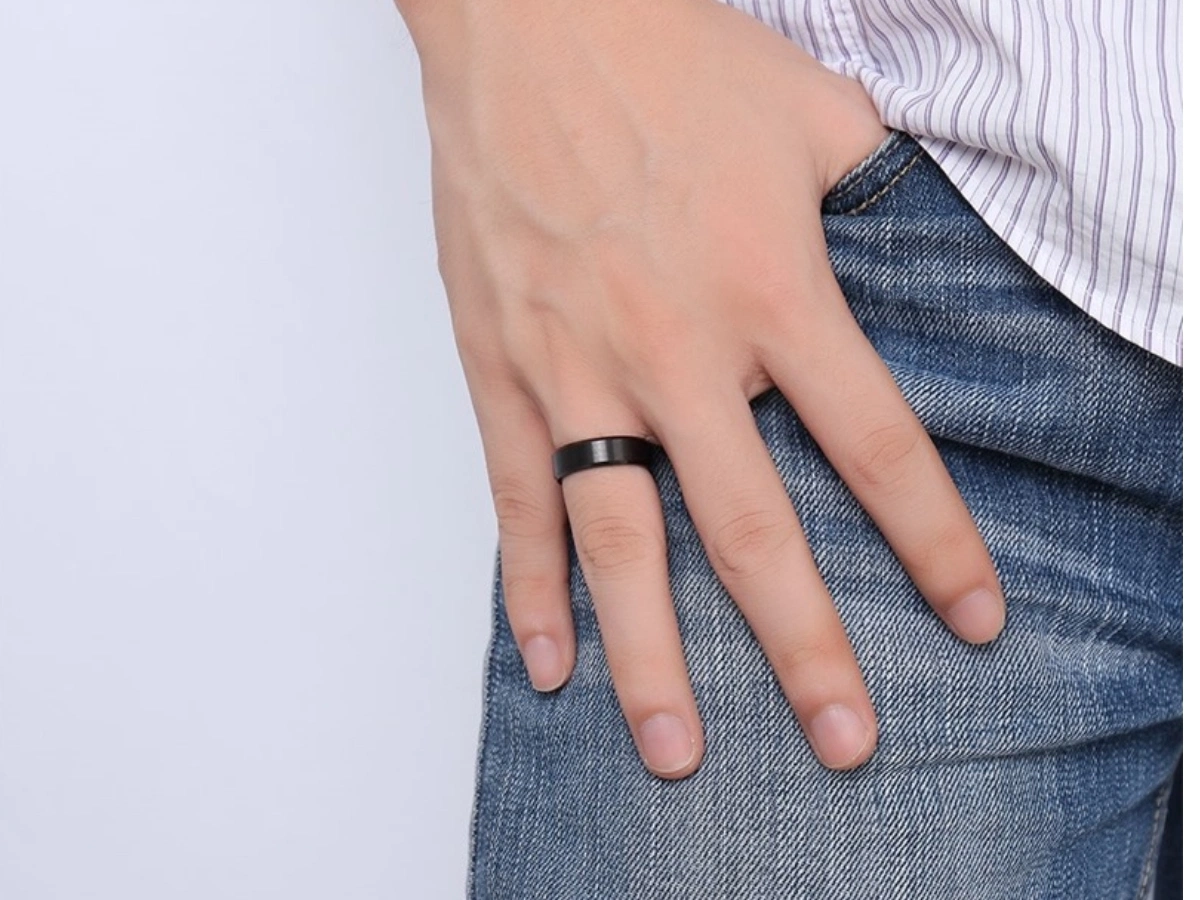 Europäischer und amerikanischer populärer Schmuck Großhandel Männer′ S Ring 6mm Innenring Blau-überzogener Außenring beschichtet mit Wolfram Steel Ring