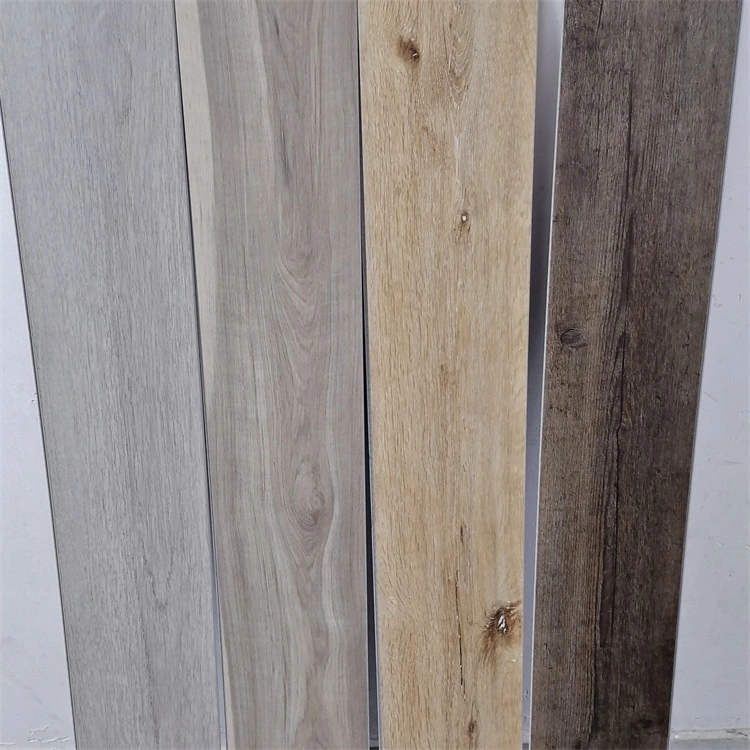 La lumière de luxe en bois de chêne regarder les planches de vinyle imperméable en plastique rigide en PVC de base des revêtements de sol