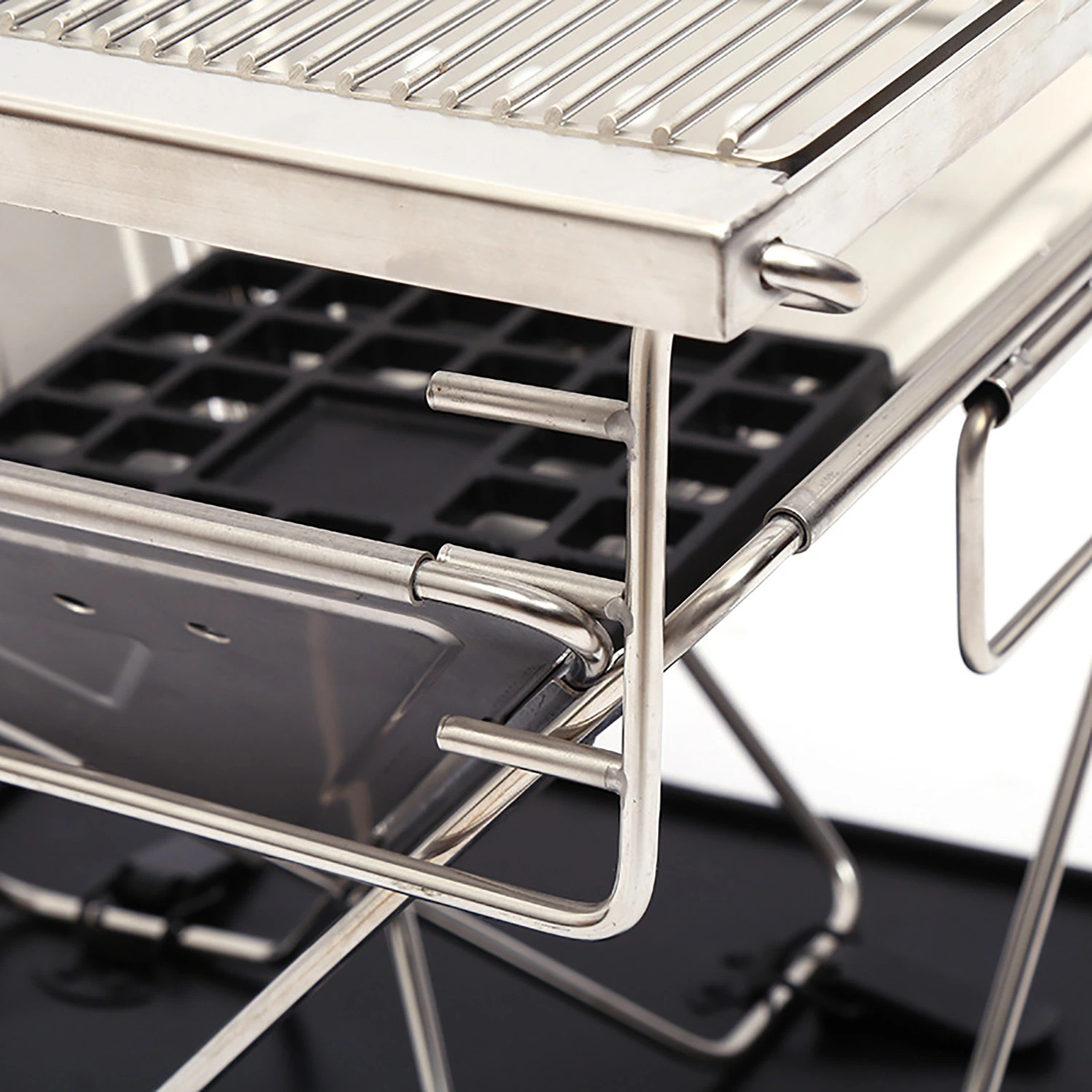 Grill de barbecue en acier inoxydable pour le camping, avec une grille épaisse pliable pour cuisinière BBQ Ci23833.