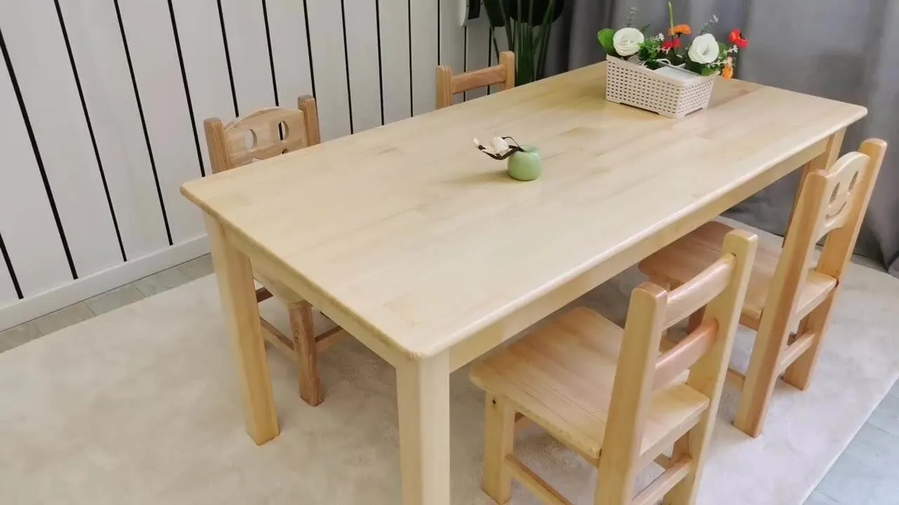 Kindertisch und Stühle aus Holz Möbel Schreibtisch