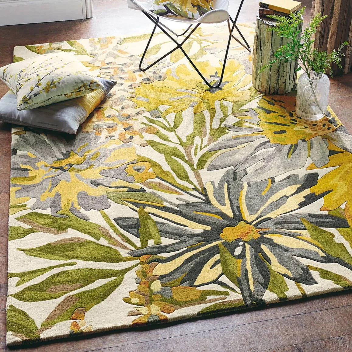 Tapis en laine sur mesure avec motif fait main pour le salon.