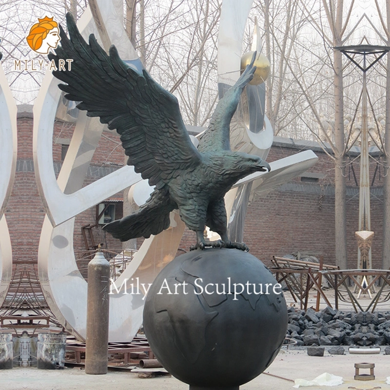 Custom Metal Art Decor Brass Bird Sculpture Large Bronze Eagle Globe Statue Craft