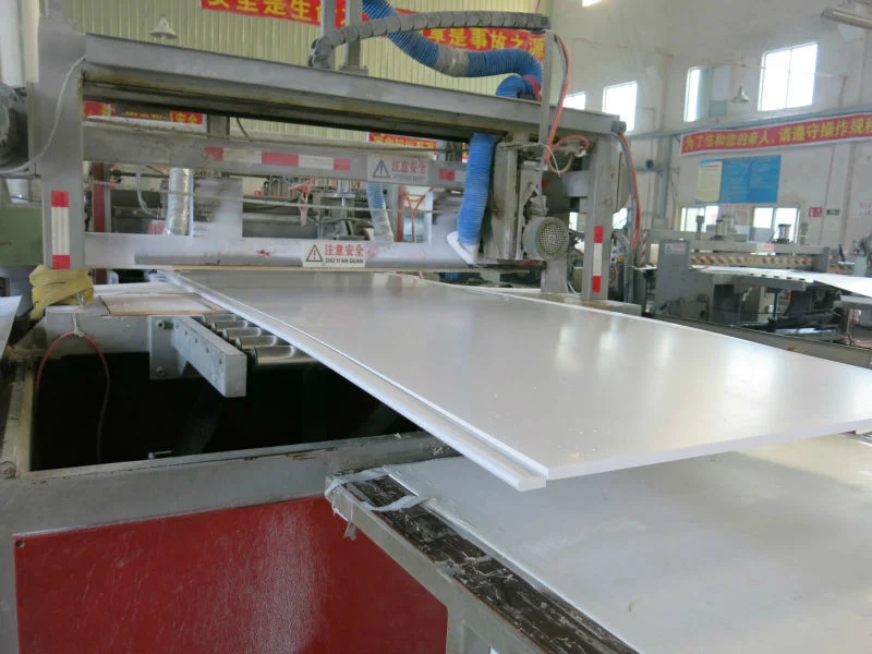 На заводе Linyi жесткой WPC системной платы из пеноматериала на мебель и строительство