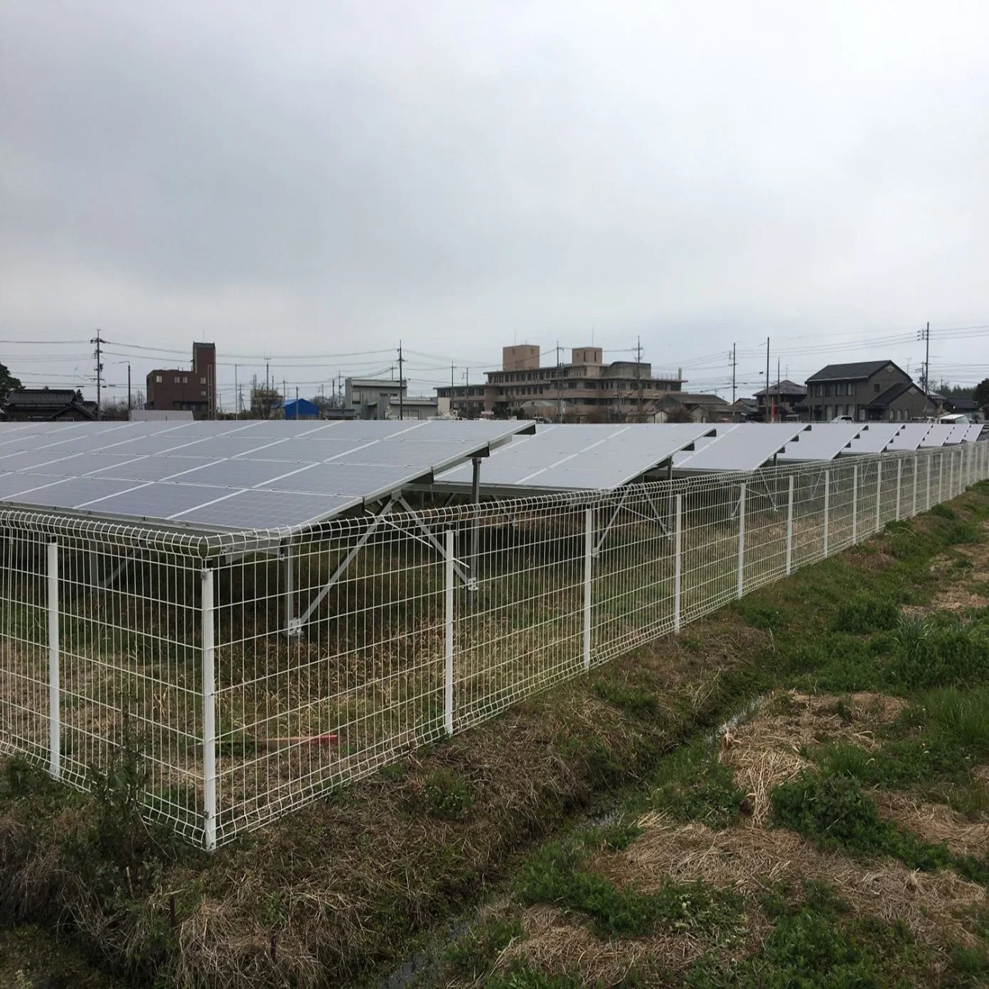 White Galvanized Metal Solar Farm Security Fence for Solar Plant Protection