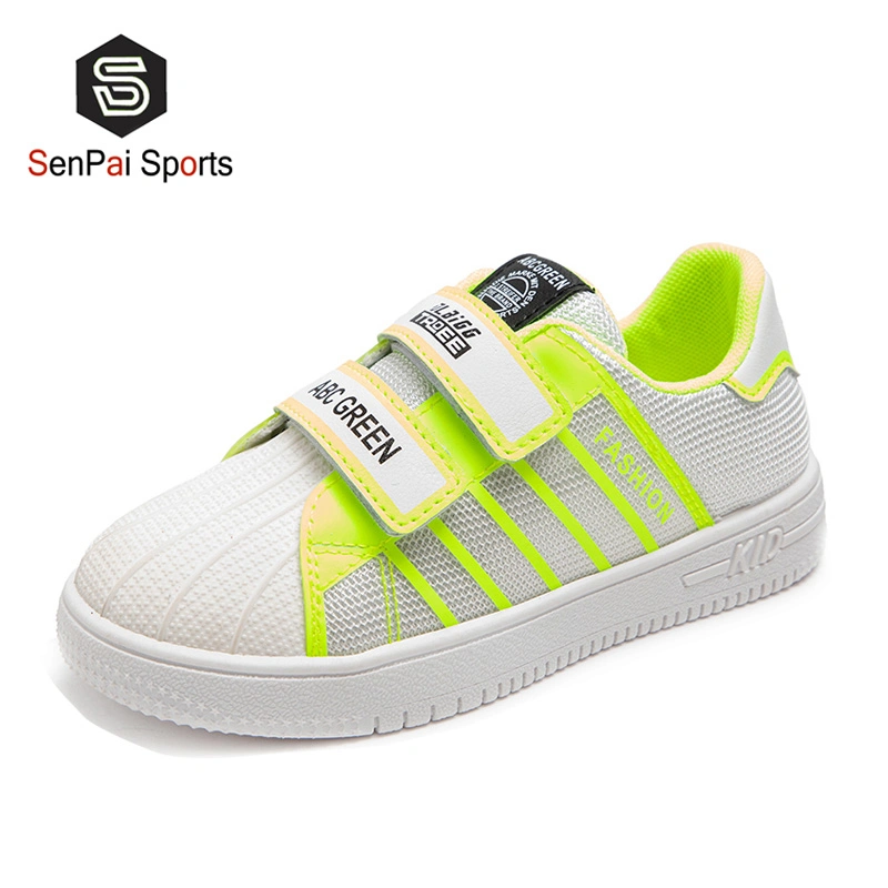 2021 Chico de inyección de diseño clásico de la escuela Casual zapatos Sneakers blanco zapato de skate