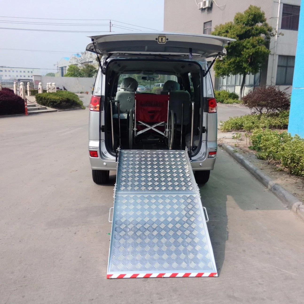 Car Fixed Wheelchair Ramp with 350kg Loading Capacity