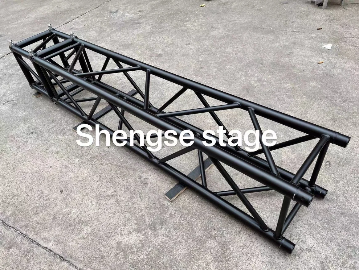 400 X 400 mm Structure en aluminium de taille moyenne Éclairage de scène Carré Truss de gréage d'événement Performance Mariage Fête Toit de scène avec une capacité de charge élevée.