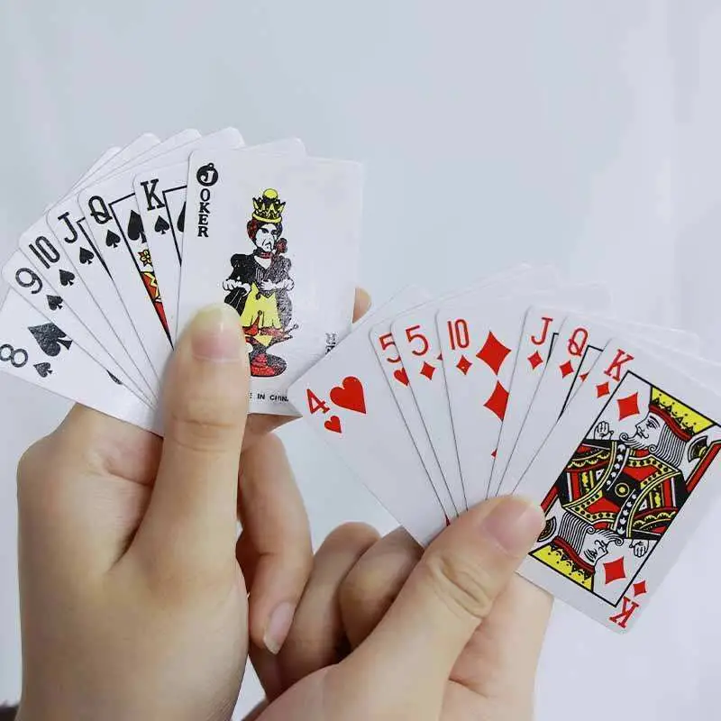 China Suppliers Wholesale/Supplier Mini Playing Cards Entertainment Game Trick Poker Playing Cards